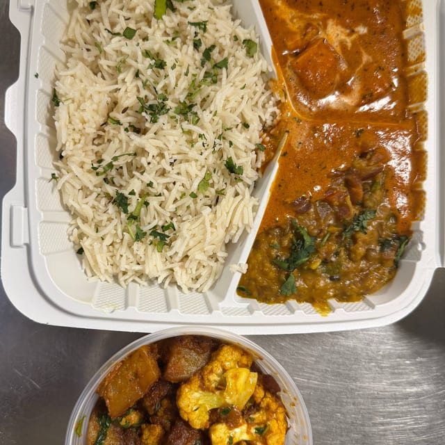 Daily Lunch Special - Veg Combo With Naan.