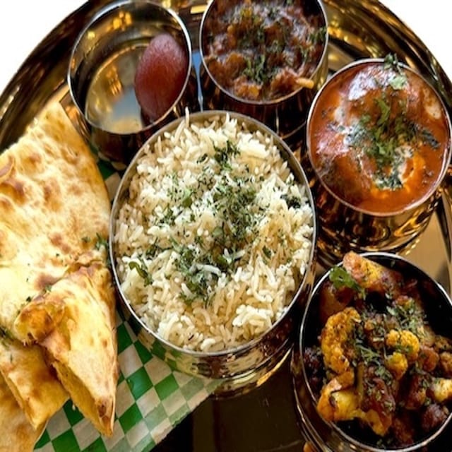 Daily Lunch Special - Veg Combo With Naan.